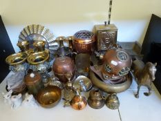A quantity of brassware and copper ware, to include miniature diver's helmet,