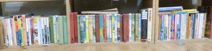 Capt W.E Johns collection of Biggles books, hardbacks and paper editions. All reprints.