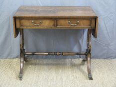 A reproduction mahogany sofa table (W86 x D52 x H73cm)