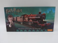 Hornby 00 gauge Harry Potter and the Order of the Phoenix Hogwarts Express train set, R1095,