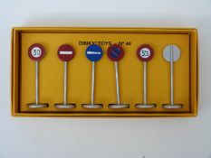 French Dinky Toys diecast model road signs No 40,