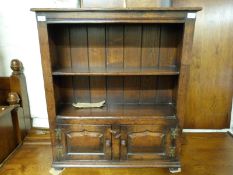 An oak bookcase over a two door cabinet (H97 x W84 x D27cm)