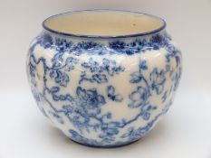 Wedgwood large lobed jardiniere in the Swallow pattern (25cm tall)