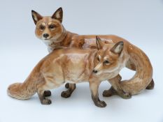 A pair of Hutschenreuther foxes (length 30cm)