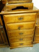 An oak chest of five drawers (H96 x W60 x D46cm)