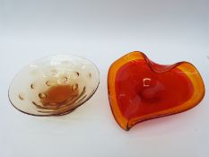 Murano bowl of orange and red colouration in the form of a stylized heart (25cm in diameter)