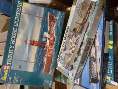 A quantity of mainly Revell plastic kits including 1:72 USS Saucy, Titanic,