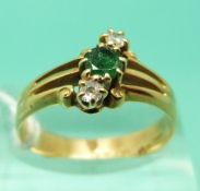 An 18ct gold ring set with an emerald and two diamonds (Size O)
