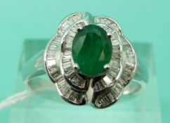 An 18ct white gold ring set with an oval cut emerald measuring approx 0.