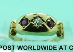 An 18ct gold ring set with a diamond and two rubies (Size J)