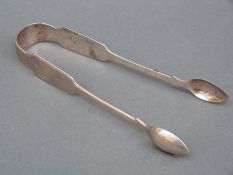 A pair of Victorian Irish hallmarked silver sugar tongs, Dublin 1850 maker John Smyth, weight 64g,
