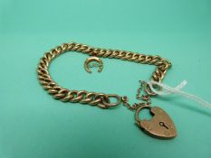 A 9ct gold curb link bracelet with heart clasp and 9ct gold horse shoe charm, weight 26.