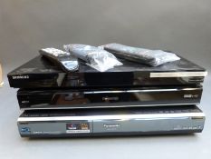 Panasonic DMP-BDT 500 blu-ray disc player, a Samsung BD-C5900 example,