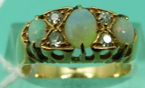 An Edwardian ring set with opals and diamonds (Size N)