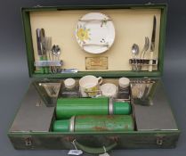 A retro 1950s Sirram hamper,
