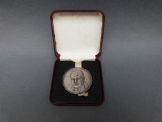 A cased Winston Churchill medal coin to mark 'Retirement from the Premiership' 1955, 22.