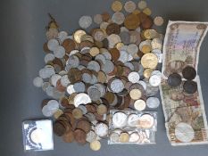 A collection of sundry UK and world coinage includes William III and George II half pennies,