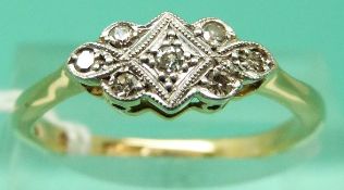 An 18ct gold ring set with diamonds in a platinum setting (Size P)