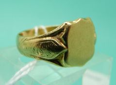 An 18ct gold signet ring, weight 7.