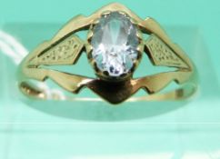 A 9ct gold ring set with an oval amethyst (Size N)