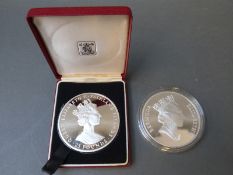 A cased silver Falkland Island giant coin 165g, cased but no certificate,
