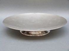 A hallmarked silver tazza engraved with wildfowl, Sheffield 1962 maker Mappin and Webb, weight 559g,