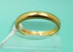 A 22ct gold wedding ring, weight 5.