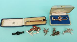 A collection of brooches to include a jet brooch, silver deer brooch set with garnets and marcasite,