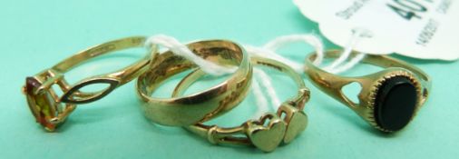 A 9ct gold ring set with a citrine,