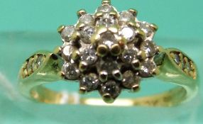 An 18ct gold ring set with diamonds in a cluster (Size K)