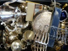 A quantity of silver plate to include toast rack,
