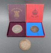 Royal Jubilee 1910-1935 George V and Queen Mary silver medal coin in original box,