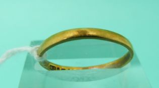 A 22ct gold wedding ring, weight 1.