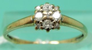 A 9ct gold ring set with diamonds in a cluster (Size P)