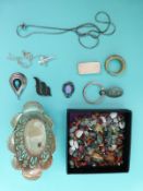 A quantity of agate gemstones, silver pendant, silver brooch,