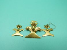 A yellow metal brooch/ pendant in the form of a creature with matching earrings, weight 7.
