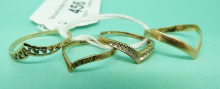 Four 9ct gold V shaped rings one set with diamonds, weight 4.