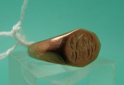 A 9ct gold signet ring, weight 4.
