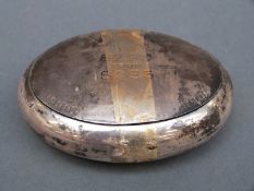 An Edward VII hallmarked silver snuff box with squeeze to open action and gilt interior,