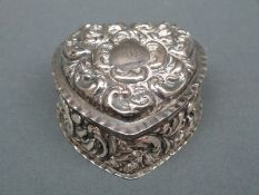 An Edward VII hallmarked silver heart-shaped trinket box, Birmingham 1907,