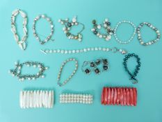 Fourteen pearl bracelets including freshwater pearls,