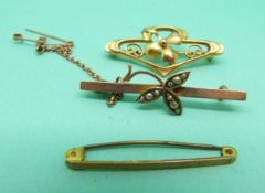 Three 9ct gold brooches including a bar brooch and another set with seed pearls, weight 5.