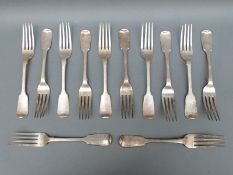 A set of 12 Victorian hallmarked silver fiddle pattern table or dinner forks, London 1838,