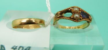 A 15ct gold ring (1.8g) and a 22ct gold wedding band (1.