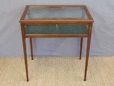 A 19th/early 20thC bijouterie display cabinet or table with string inlay decoration raised on