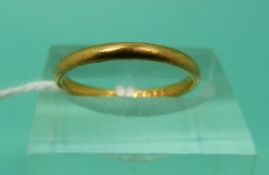 A 22ct gold wedding band, weight 1.