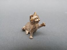 A modern hallmarked silver cat, Birmingham 1988, 20g, height 2.