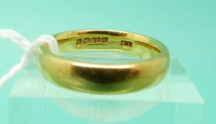 A 22ct gold wedding ring, weight 7.