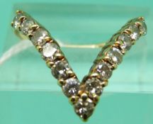 An 18ct gold ring set with diamonds in a V shape (Size M)