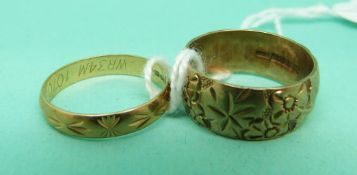 Two 9ct gold rings with chased decoration, weight 7.